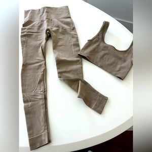 SET ACTIVE Sculptflex leggings and sports bra set